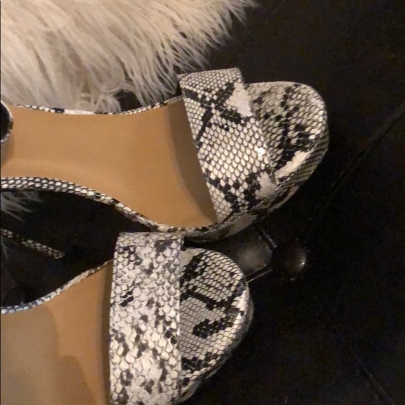 High heel shoes - Picture 4 of 5